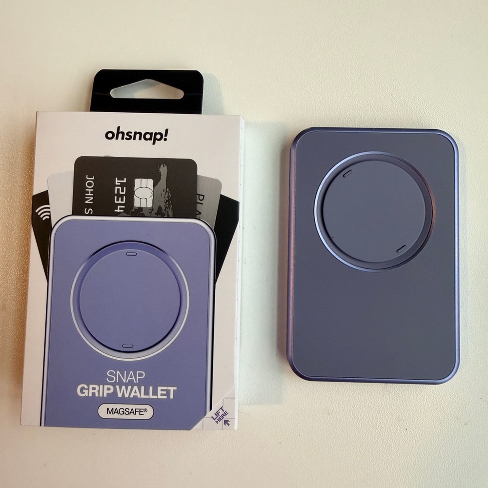 Snap Lavender MagSafe Wallet